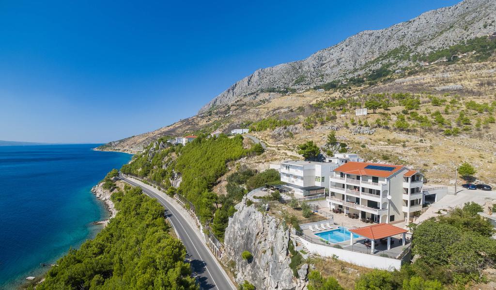 Beachfront Apartments Lara Omiš Exterior foto