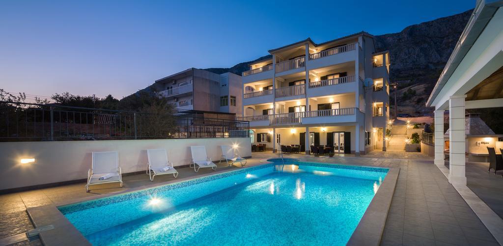 Beachfront Apartments Lara Omiš Exterior foto